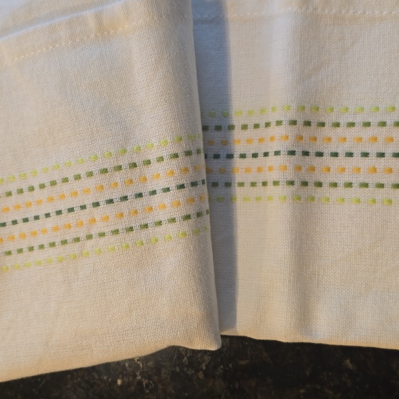 White and Green Kitchen Towel - Picture 2 of 5